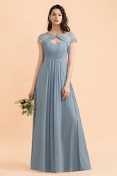 Elegante vestido de dama de honor de gasa con encaje y mangas cortas con volantes